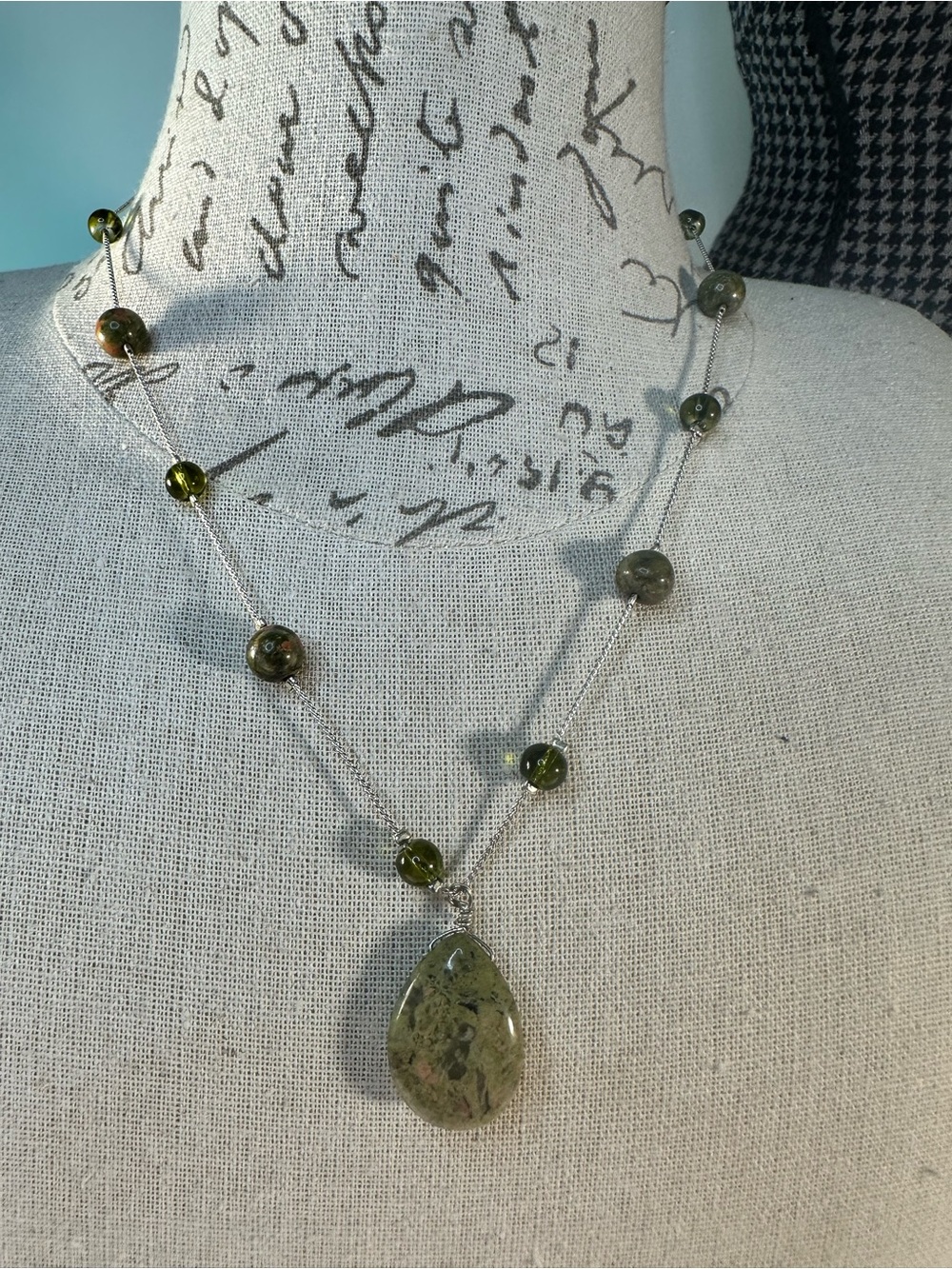 Green Stone Teardrop Pendant Necklace - Women Jewelry